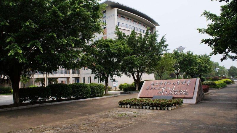 PCB电路板生产流程揭秘：从设计到成品的关键步骤